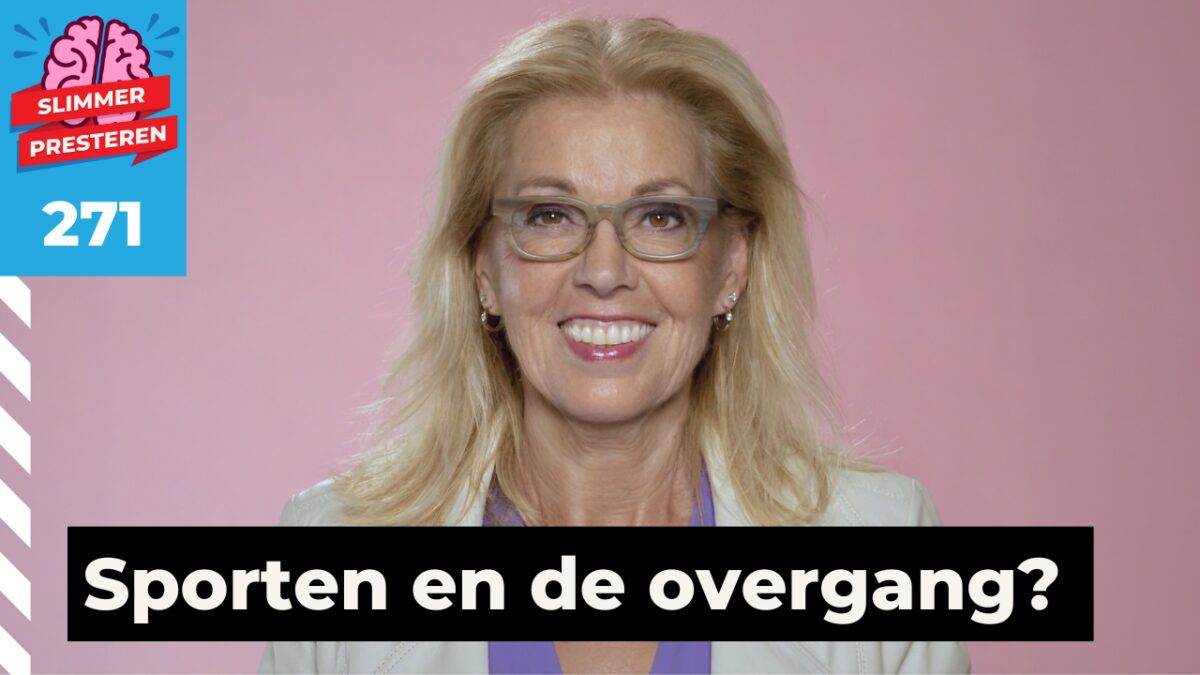 Gynaecoloog Dorenda van Dijken glimlachend in de studio voor de Slimmer Presteren Podcast over sporten tijdens de overgang.